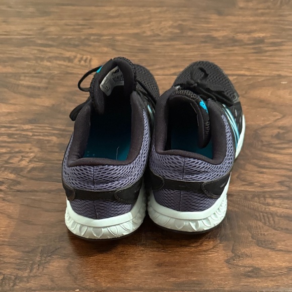 New Balance 420 Black and Teal Athletic Shoes - Picture 4 of 7